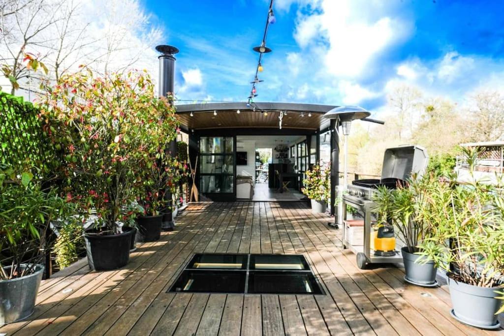 Botel Riverside Barge At Issy 92130 Paris